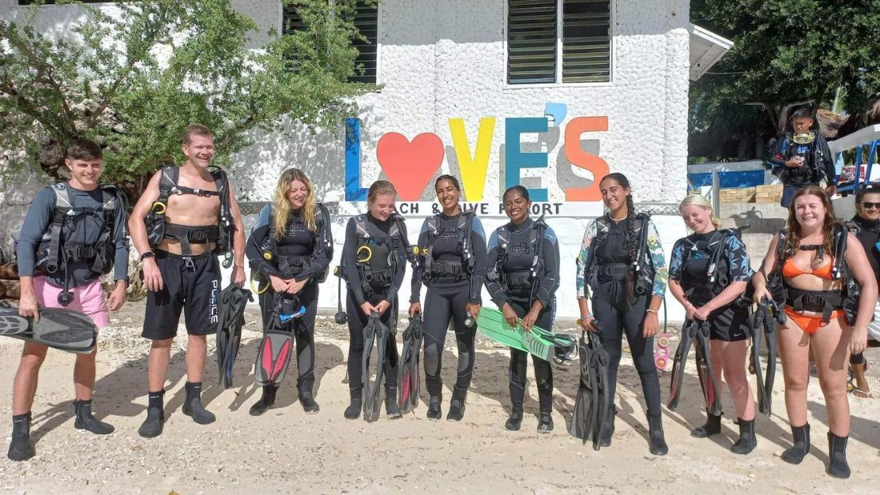 Love'S Beach & Dive Resort 몰볼 외부 사진