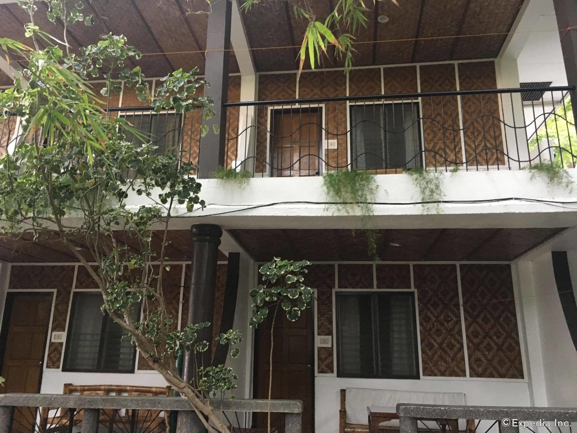 Love'S Beach & Dive Resort 몰볼 외부 사진