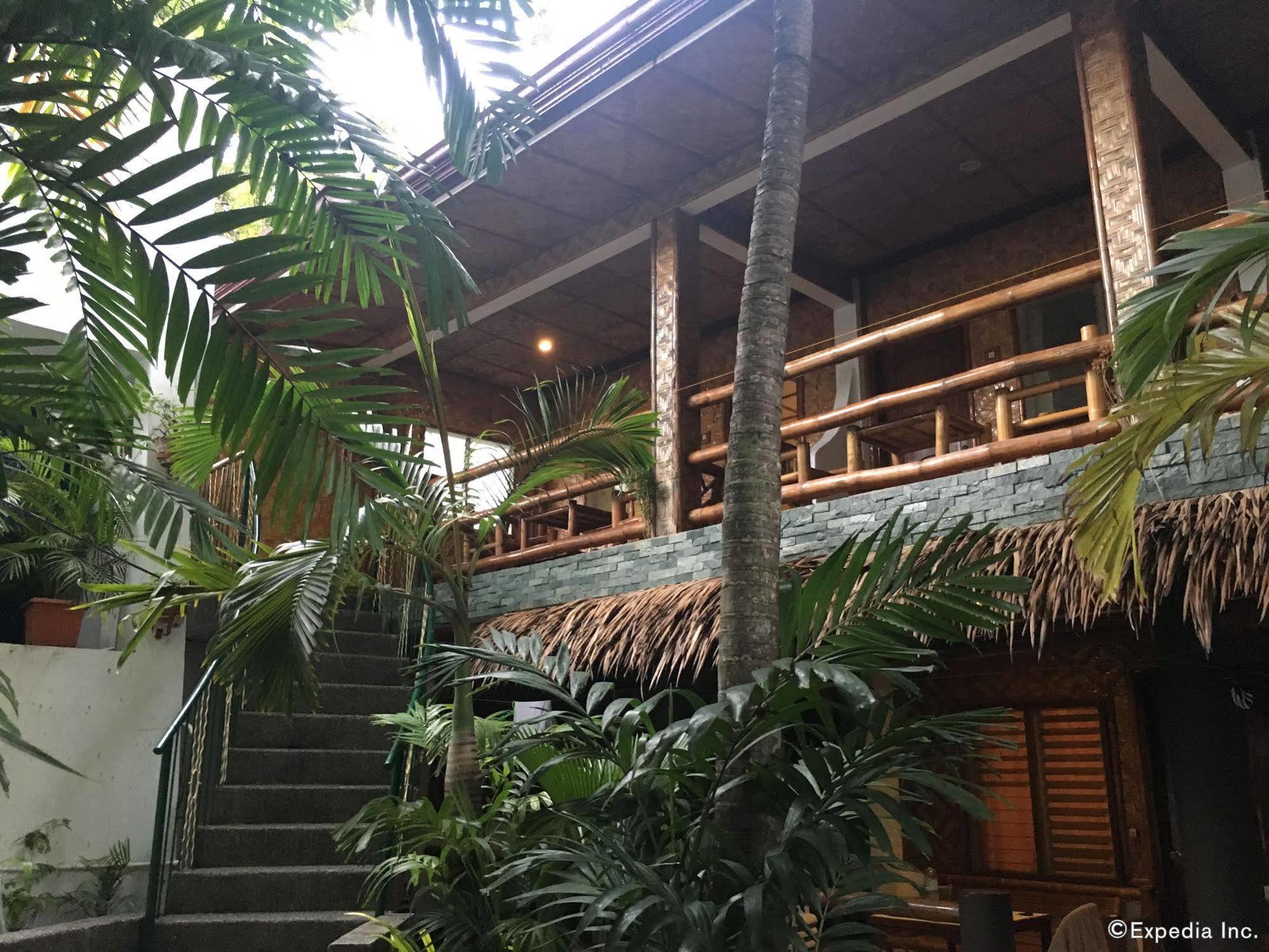 Love'S Beach & Dive Resort 몰볼 외부 사진