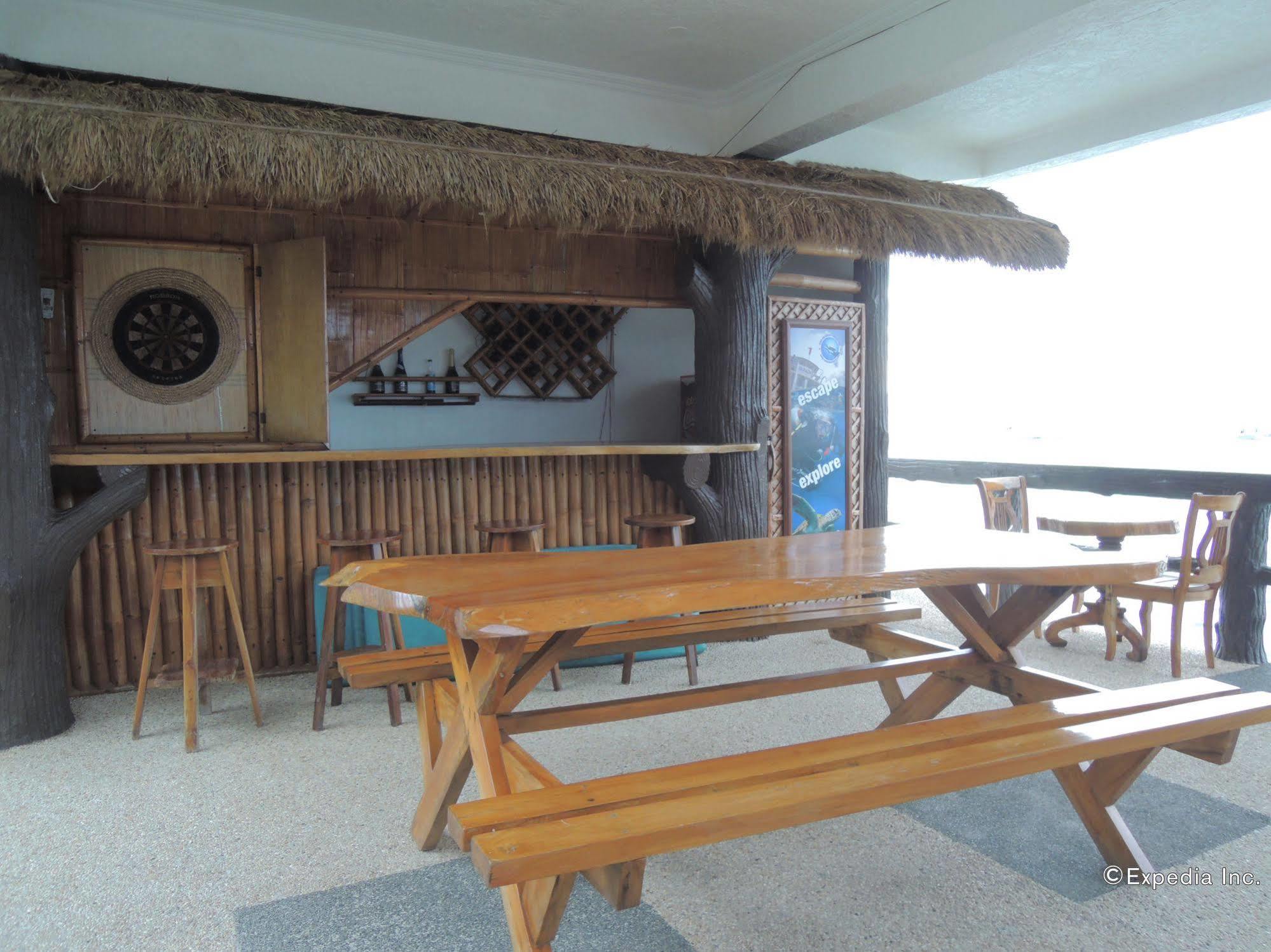 Love'S Beach & Dive Resort 몰볼 외부 사진