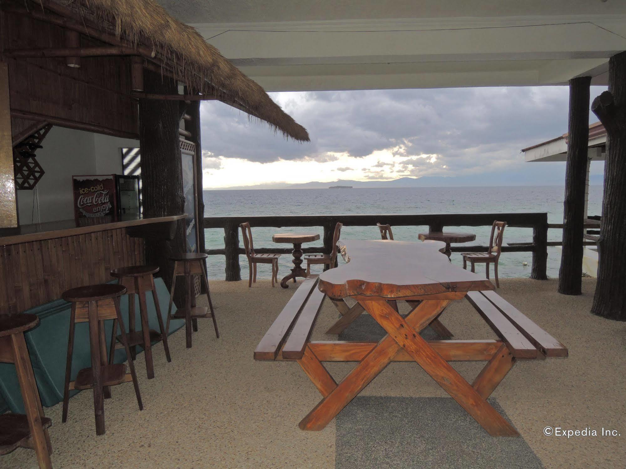 Love'S Beach & Dive Resort 몰볼 외부 사진