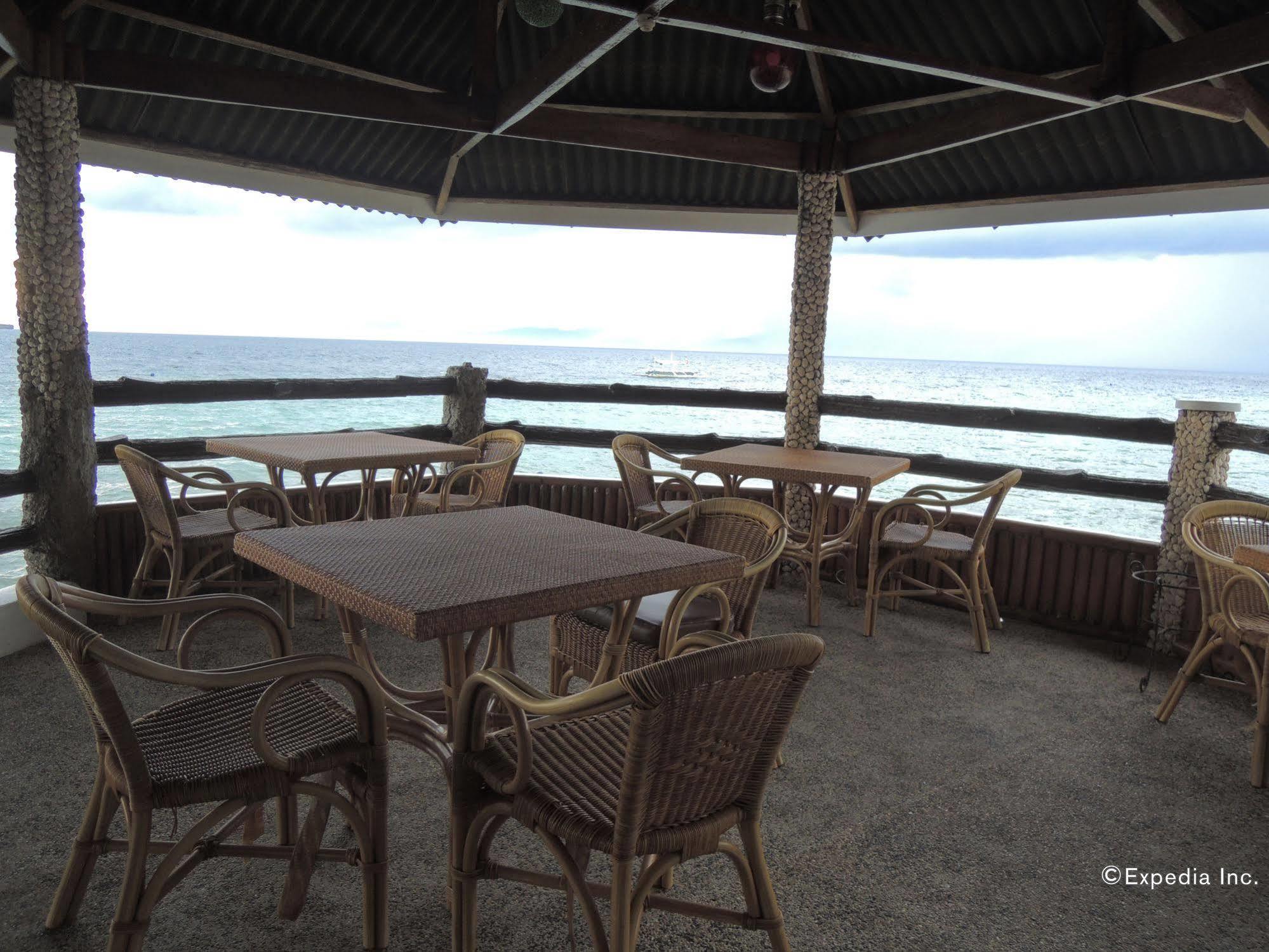 Love'S Beach & Dive Resort 몰볼 외부 사진