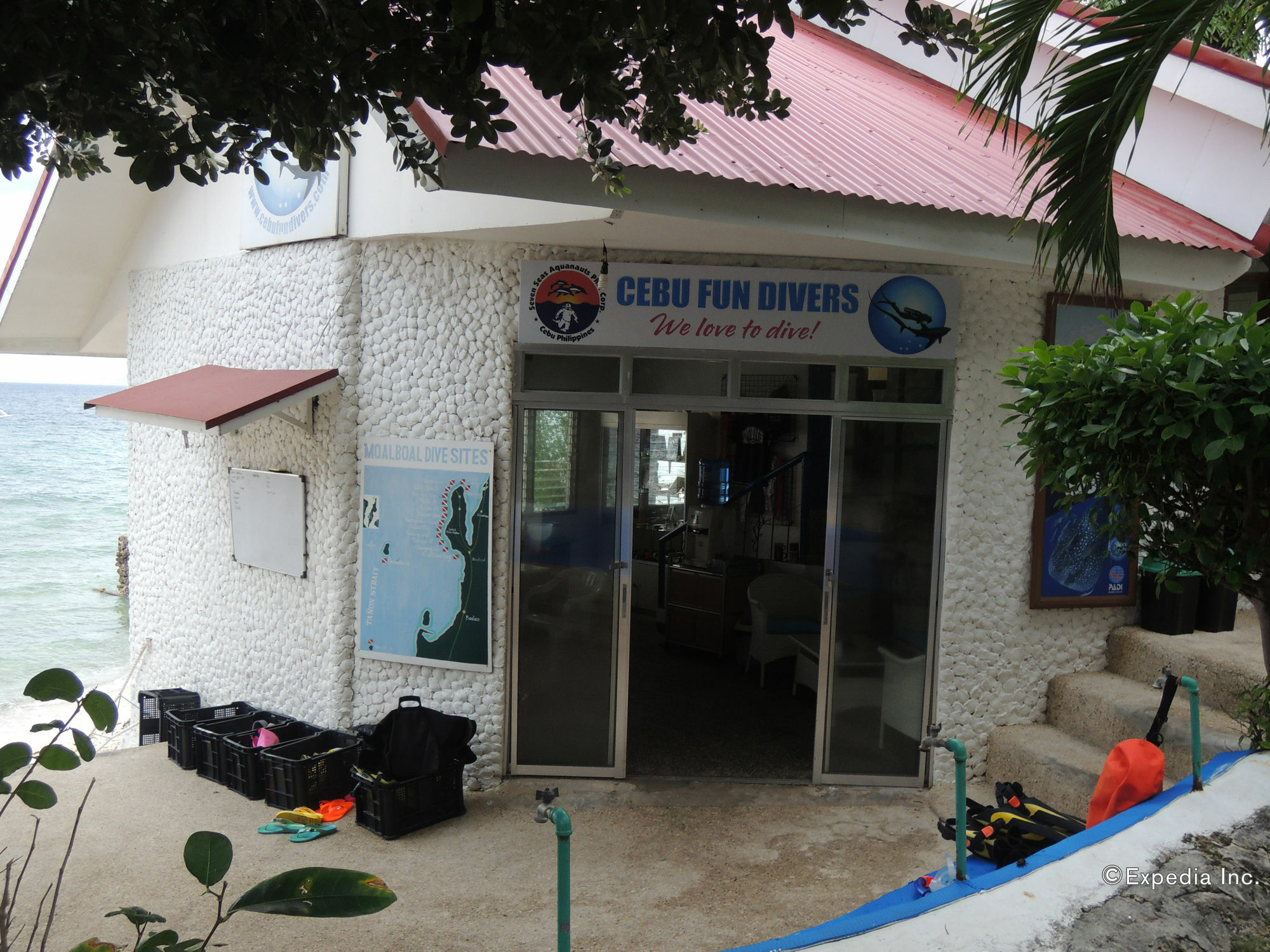 Love'S Beach & Dive Resort 몰볼 외부 사진