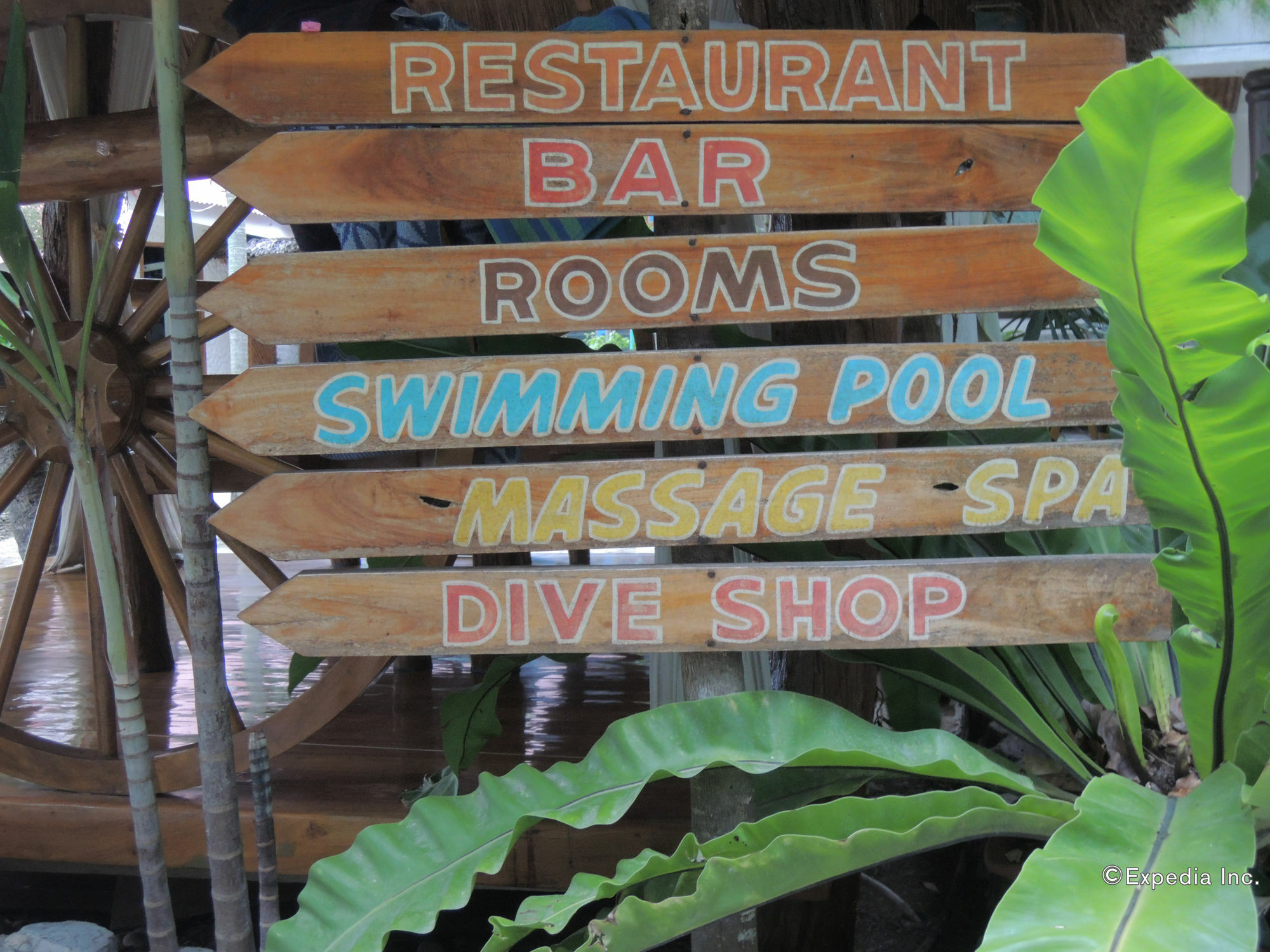 Love'S Beach & Dive Resort 몰볼 외부 사진