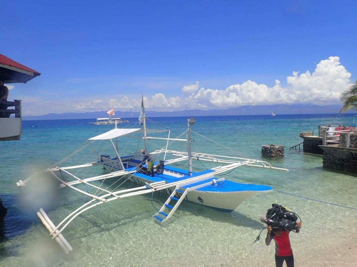 Love'S Beach & Dive Resort 몰볼 외부 사진