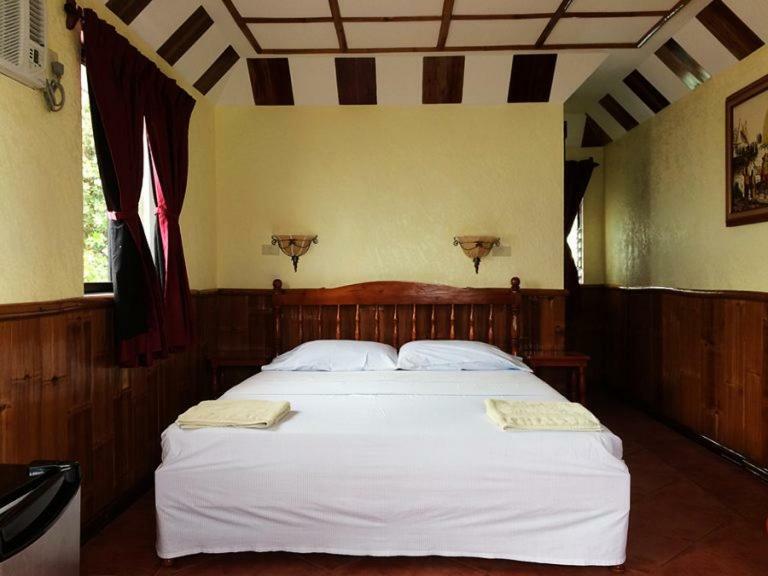 Love'S Beach & Dive Resort 몰볼 외부 사진
