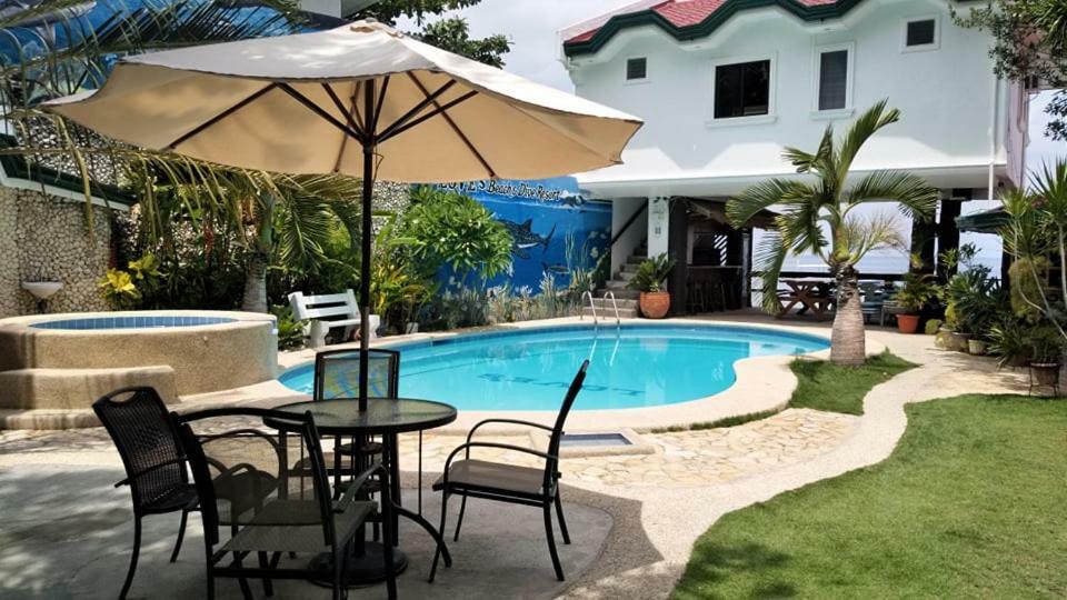 Love'S Beach & Dive Resort 몰볼 외부 사진