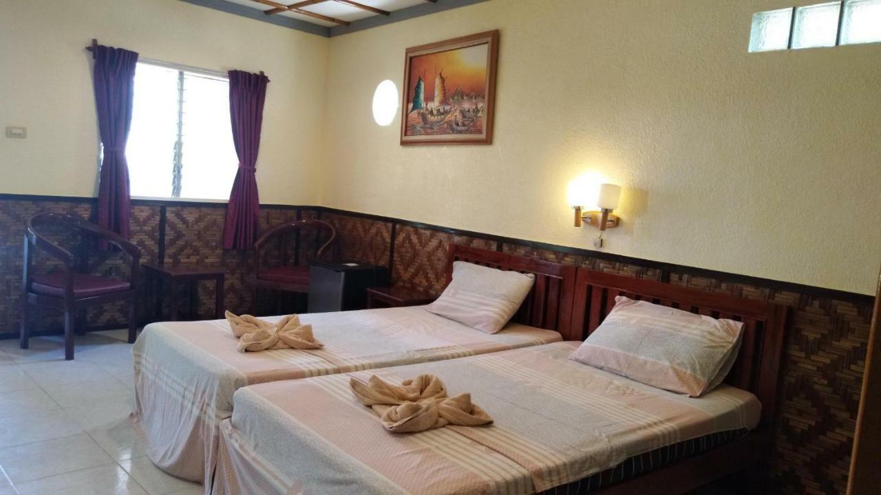 Love'S Beach & Dive Resort 몰볼 외부 사진