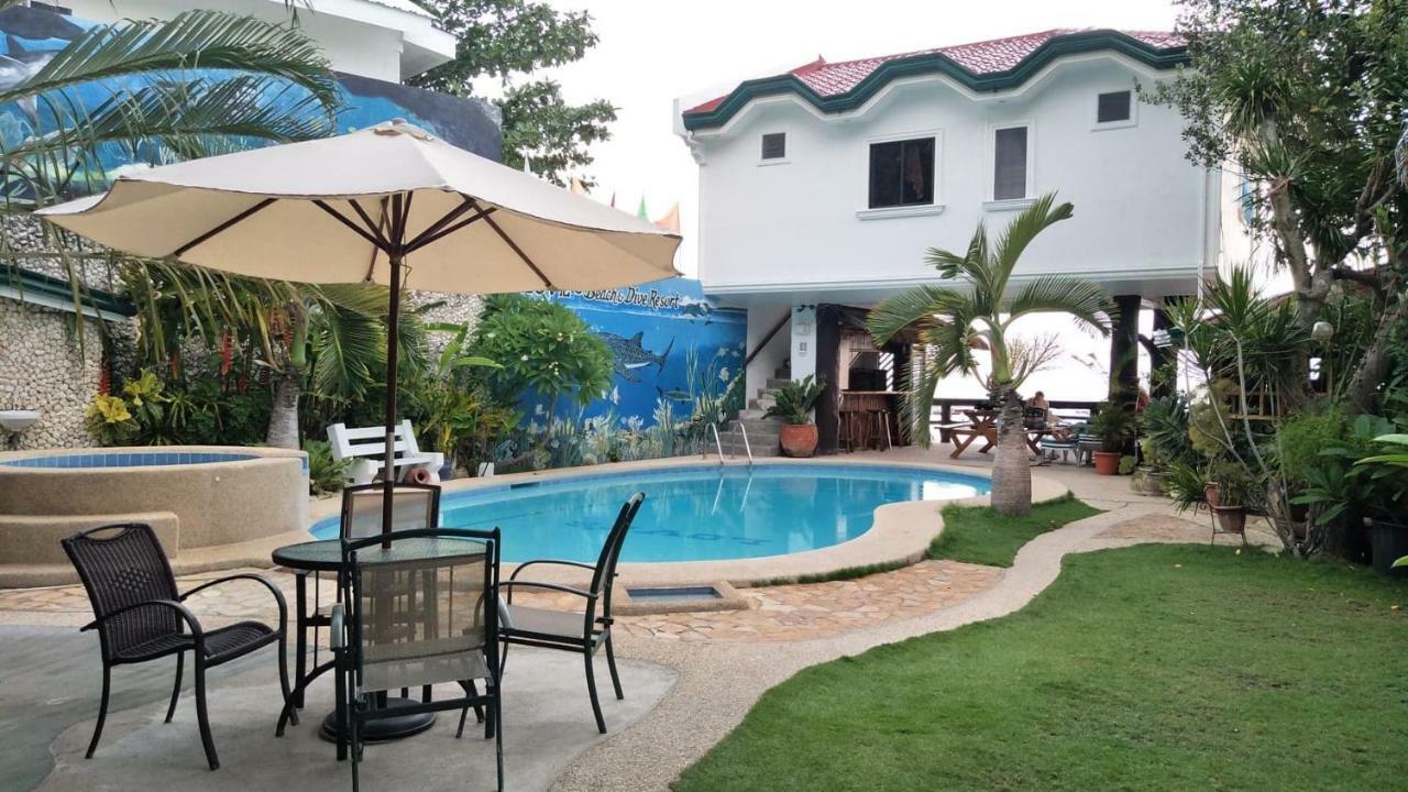 Love'S Beach & Dive Resort 몰볼 외부 사진